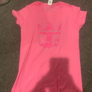 Pink gildan t-shirt with royal Caribbean logo